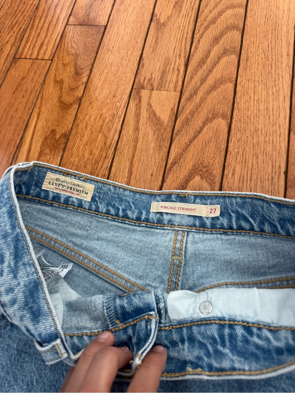 Levi’s high rise ribcage straight jeans - Picture 2 of 2